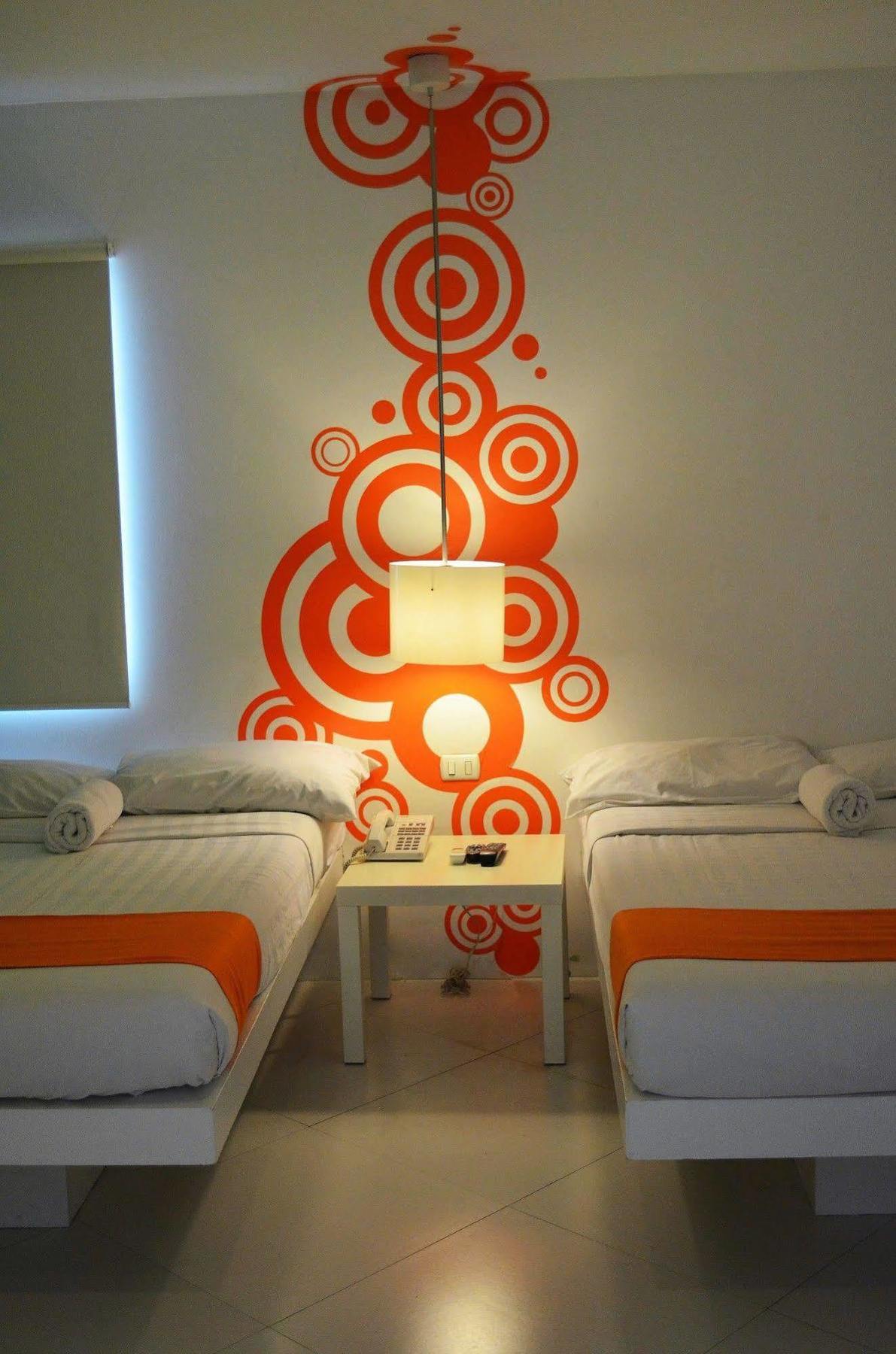 Islands Stay Hotels - Uptown Cebu Extérieur photo